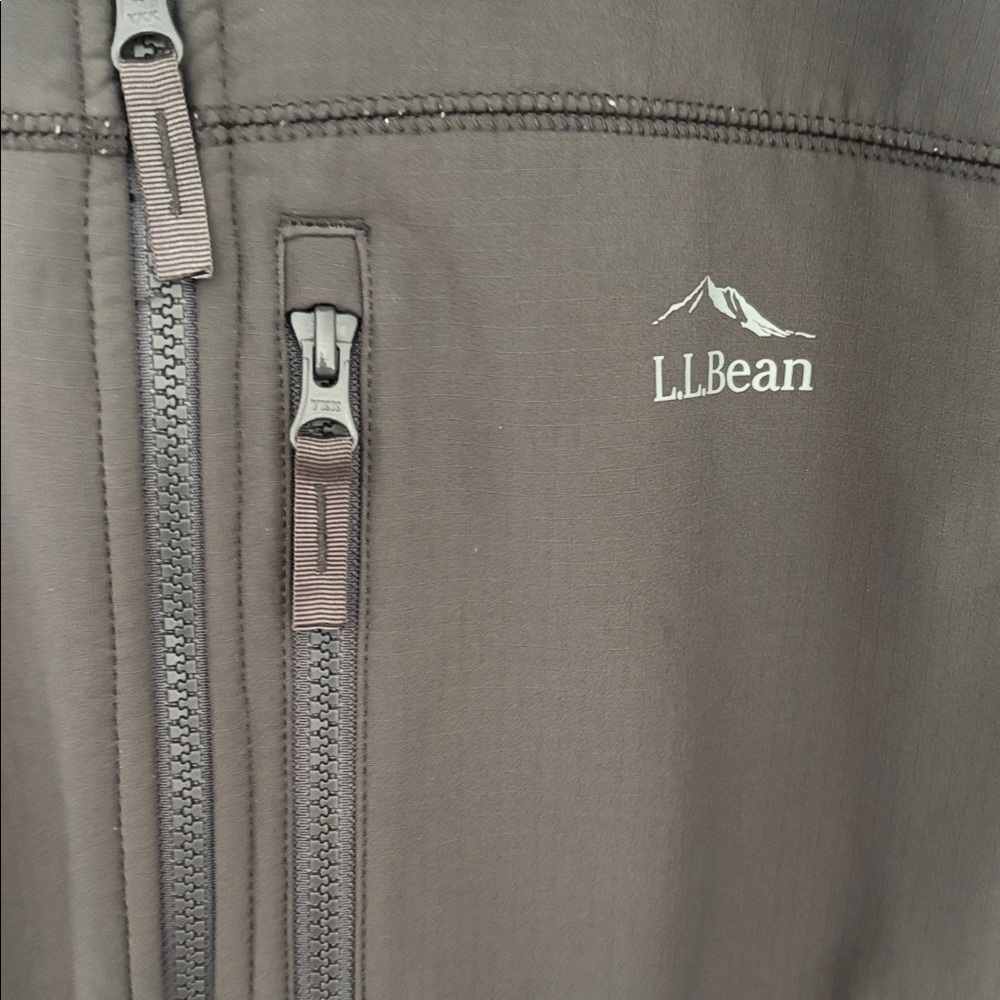 L.L. Bean Men's Dark Grey Lightweight Softshell Jacket - Picture 3 of 5